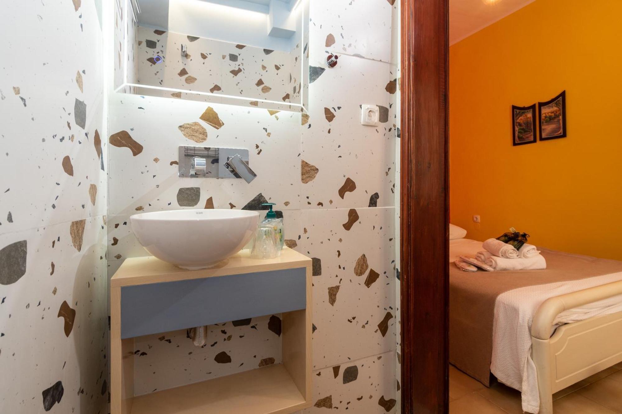 Niki Rooms Palaiochora Exterior photo
