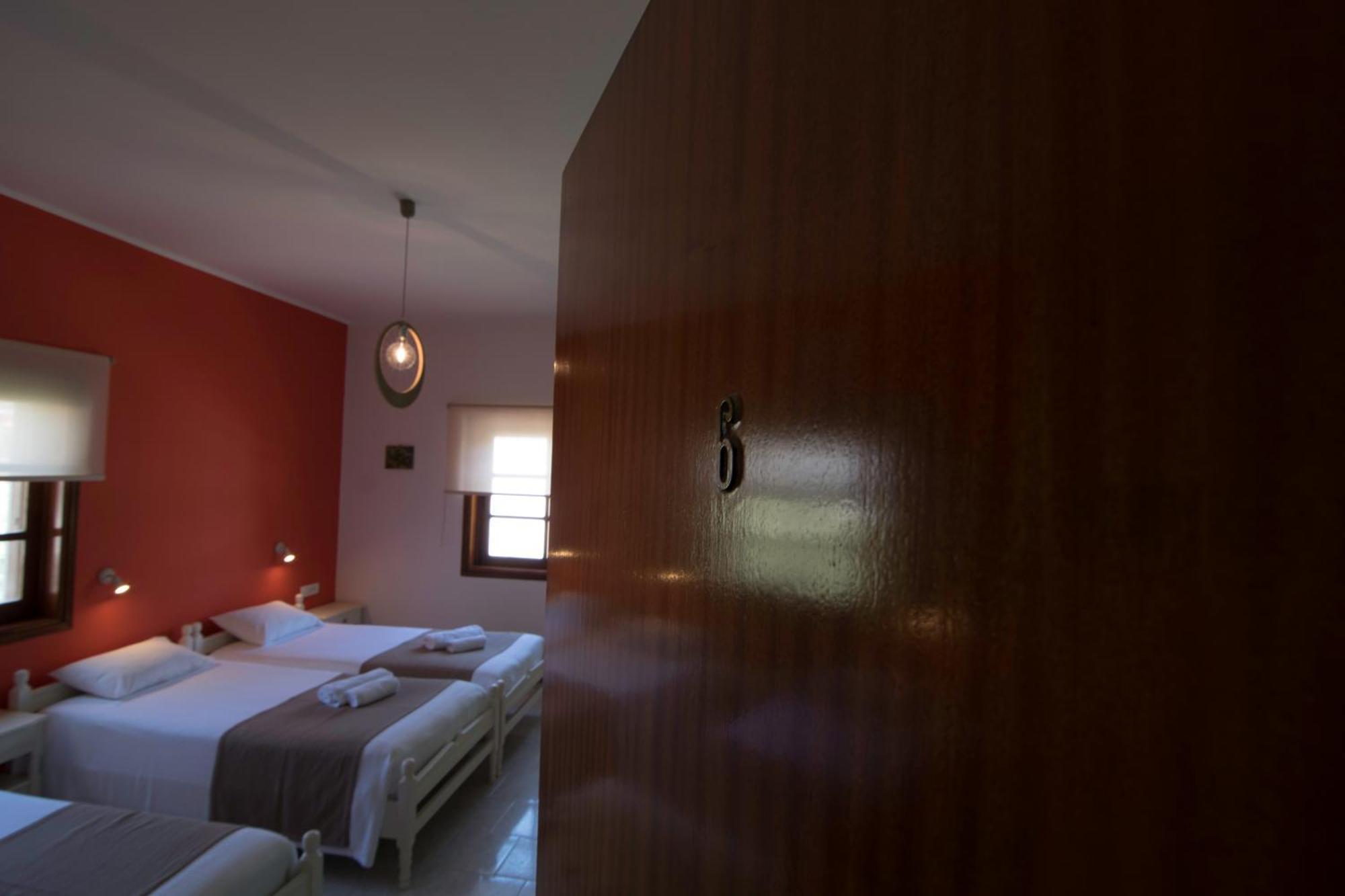 Niki Rooms Palaiochora Room photo