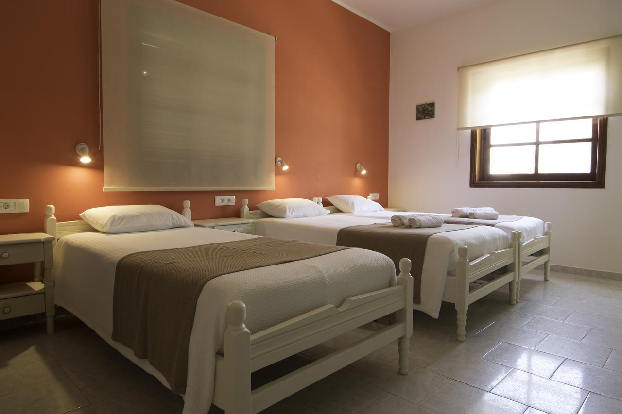 Niki Rooms Palaiochora Exterior photo