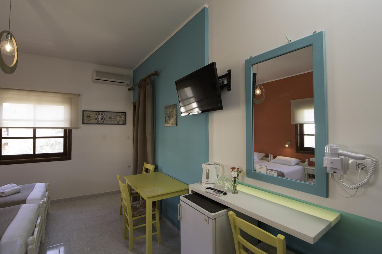 Niki Rooms Palaiochora Exterior photo