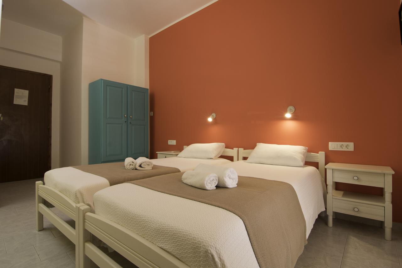 Niki Rooms Palaiochora Exterior photo